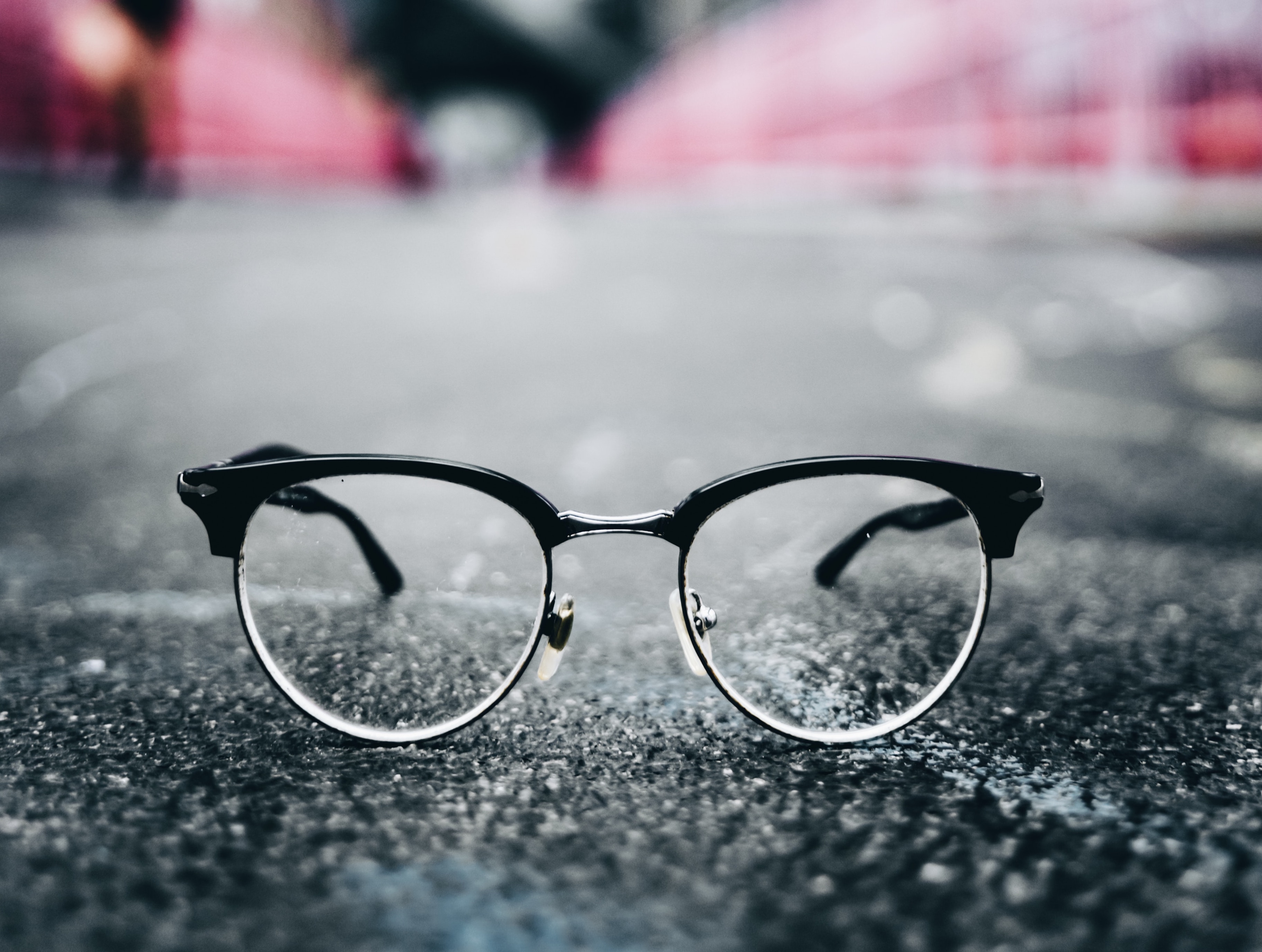 Glasses most. Очки для зрения. Очки фон. Очки на красивом фоне. Очковые линзы.